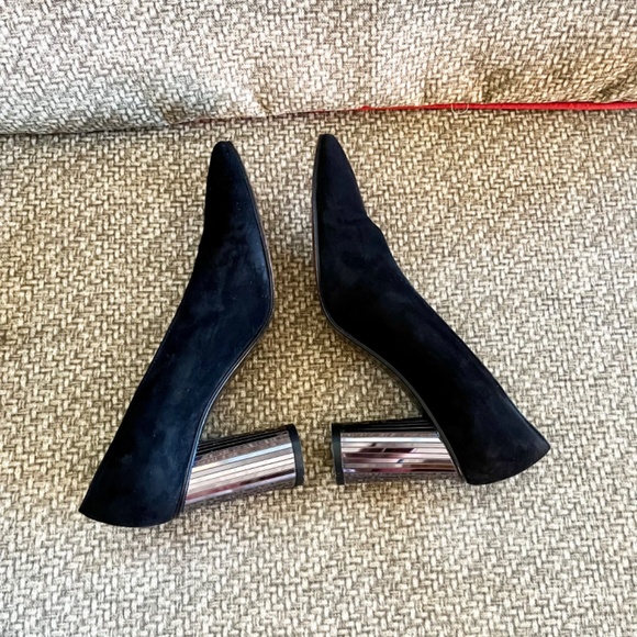 Stuart Weitzman Vintage Suede Pumps with Mirrored Heel, size 6.5 B - Picture 3 of 4